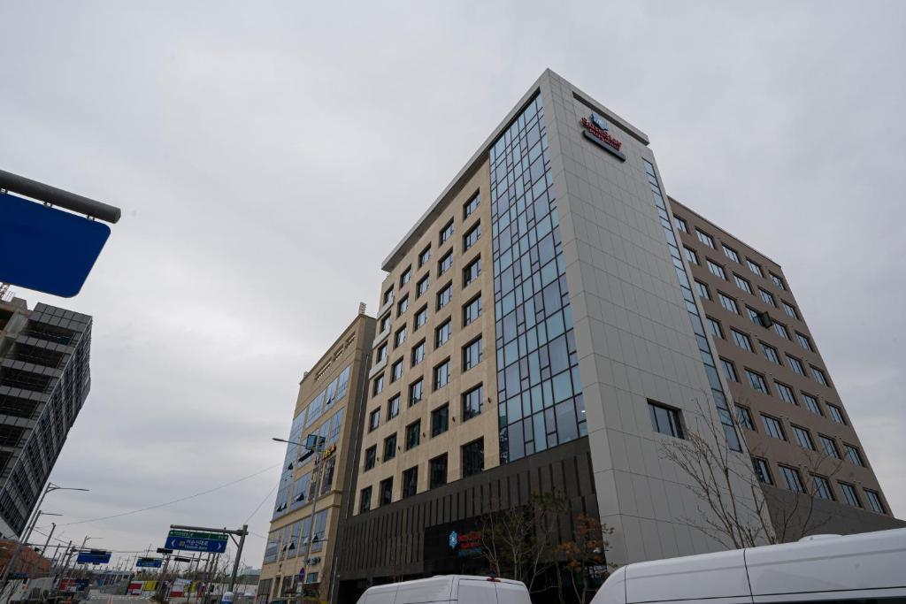 Surestay Plus Hotel By Best Western Aszan Kültér fotó