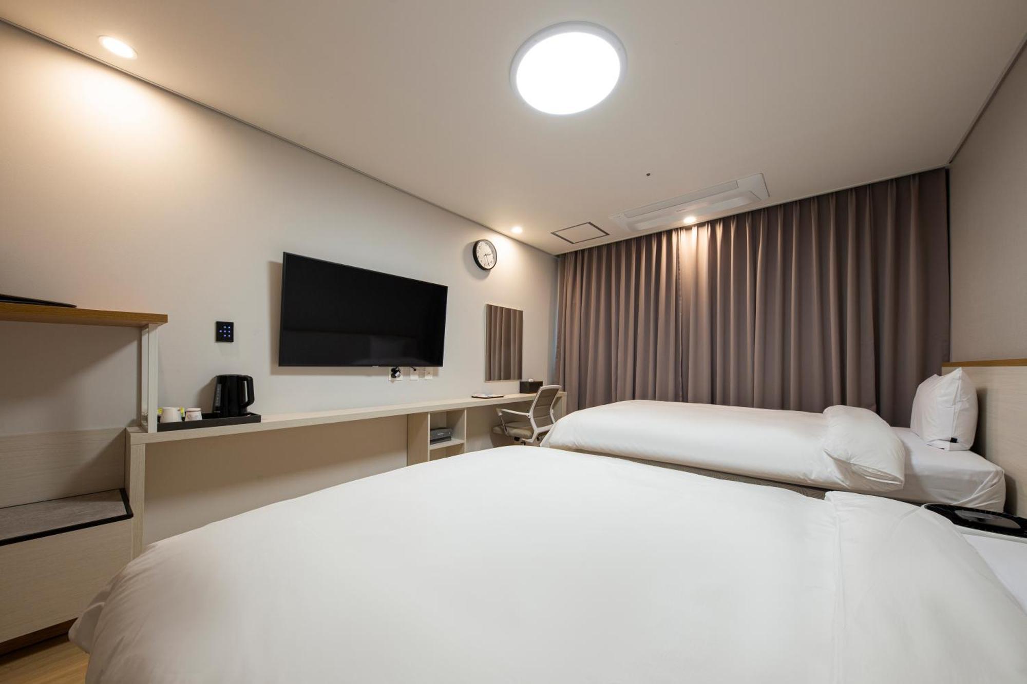 Surestay Plus Hotel By Best Western Aszan Szoba fotó